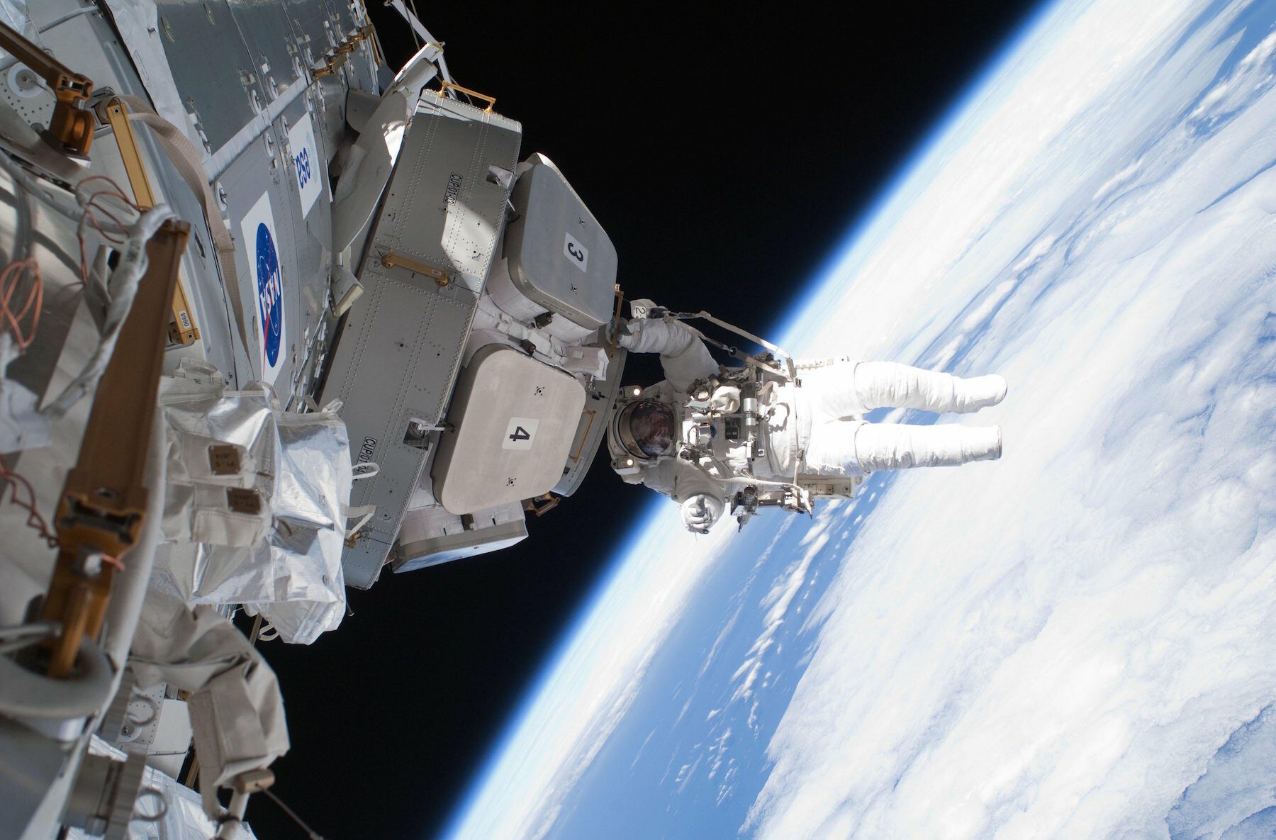 social_MGQBG_international-space-station-974