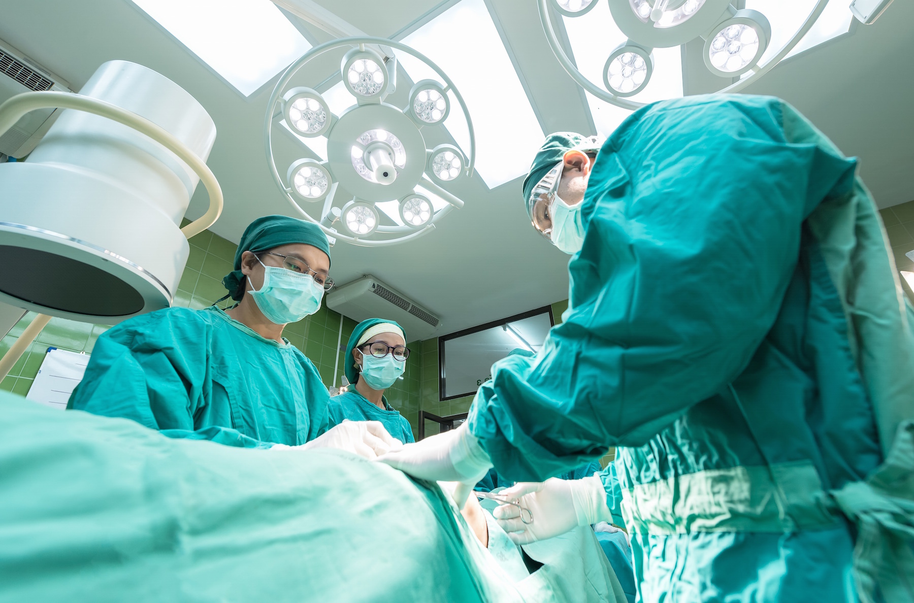 social_ZX3YP_surgery-1807541
